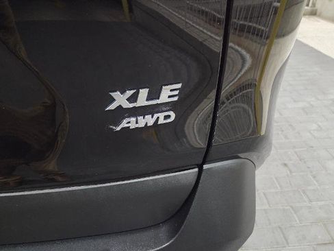 Used 2022 Toyota RAV4 XLE image 10