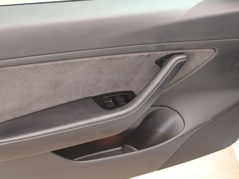 Used 2018 Tesla Model 3 Long Range image 15