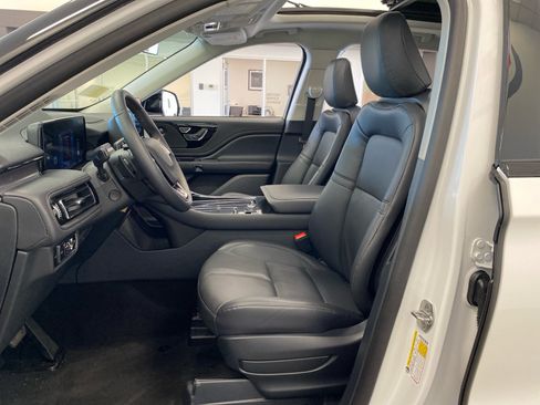 New 2026 Lincoln Aviator AWD image 16