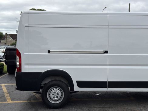 Used 2025 RAM ProMaster 2500 w/ Convenience Group FWD image 14