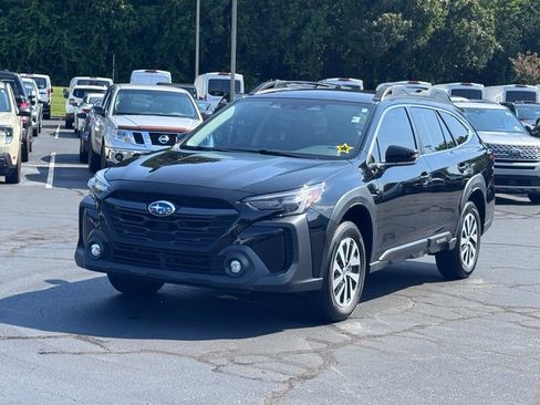 Used 2023 Subaru Outback Premium AWD/4WD image 2