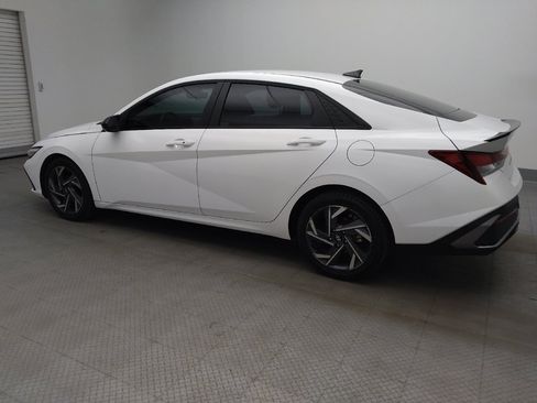 Used 2025 Hyundai Elantra Sport FWD image 3