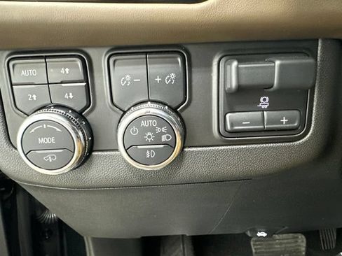 Used 2025 GMC Yukon XL Denali Ultimate AWD/4WD image 36