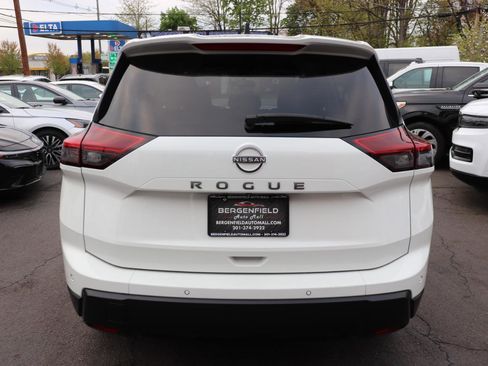 Used 2024 Nissan Rogue S FWD image 4
