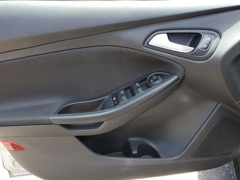 Used 2016 Ford Focus SE FWD image 21