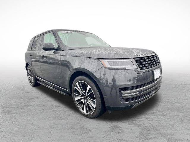 Used 2024 Land Rover Range Rover SE AWD/4WD image 3