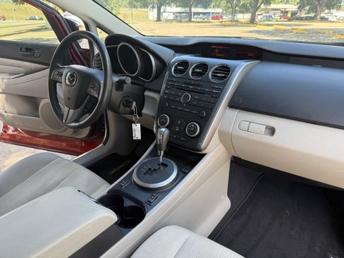 Used 2011 MAZDA CX-7 i Sport w/ Convenience Pkg image 12