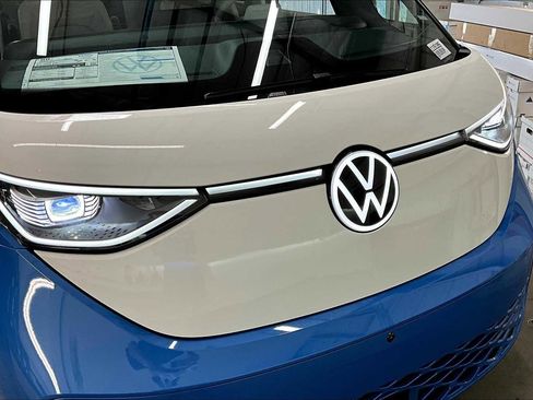New 2025 Volkswagen ID. Buzz 1st Edition image 32