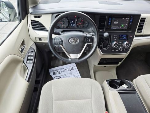 Used 2016 Toyota Sienna LE FWD image 11
