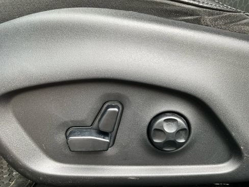 Used 2018 Jeep Compass Latitude w/ Popular Equipment Group image 18