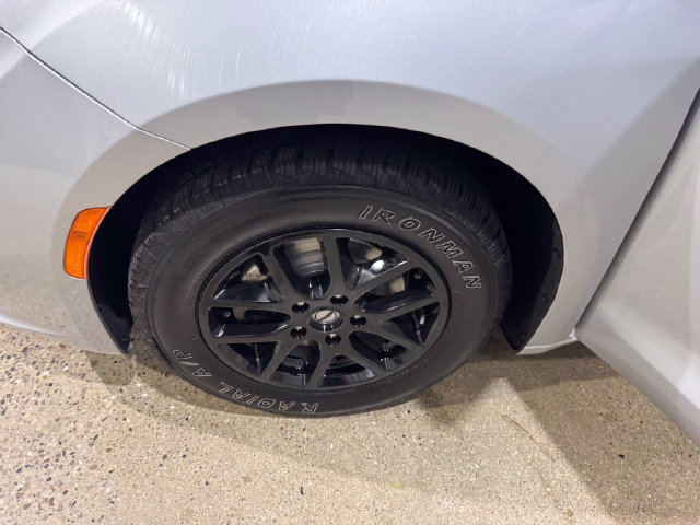 Used 2024 Chrysler Pacifica Touring-L FWD image 30