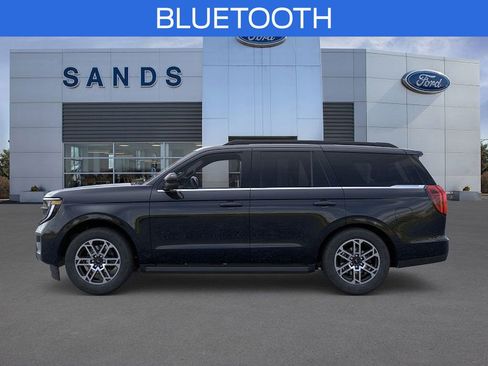 New 2025 Ford Expedition Active image 3