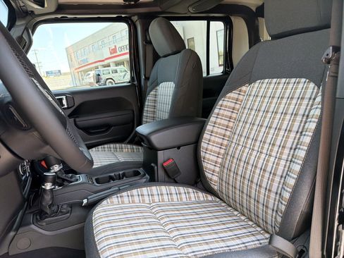 Used 2026 Jeep Gladiator Sport AWD/4WD image 16