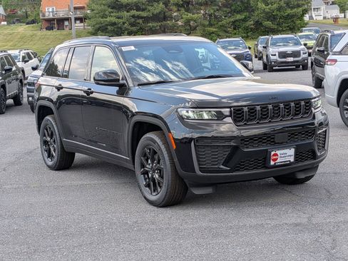 New 2026 Jeep Grand Cherokee 4WD image 3