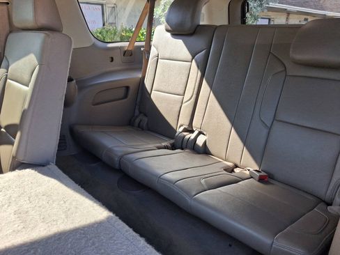 Used 2016 Chevrolet Suburban LT RWD image 16