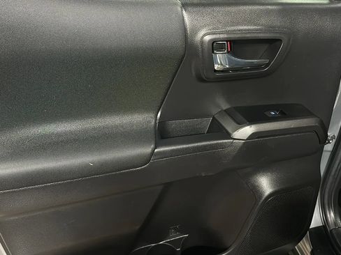 Used 2023 Toyota Tacoma TRD Sport image 11