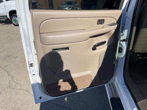 Used 2005 GMC Sierra 3500 SLT w/ Heavy-Duty Power Package image 21