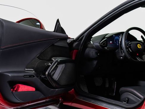 Certified 2025 Ferrari 12Cilindri RWD image 34