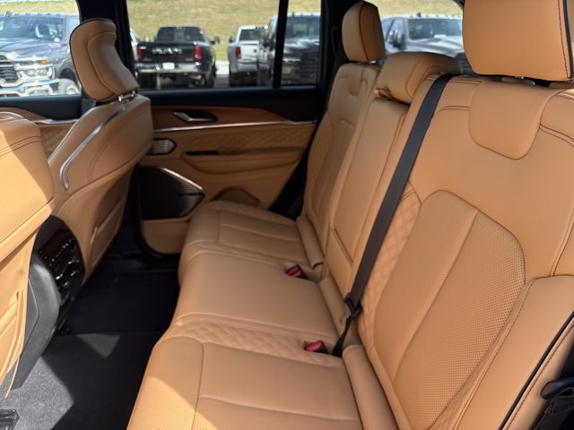 Used 2025 Jeep Grand Cherokee Summit AWD/4WD image 6