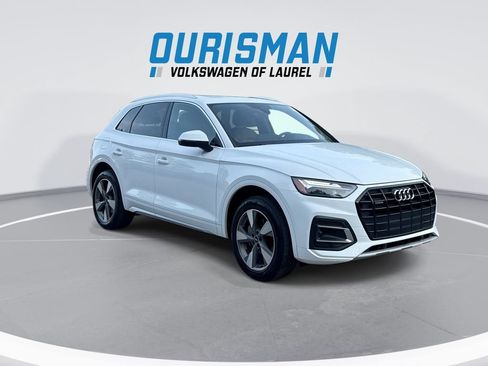 Used 2023 Audi Q5 2.0T Premium w/ Convenience Package AWD/4WD image 2