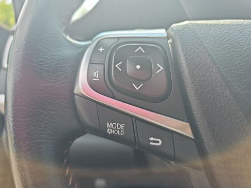 Used 2015 Toyota Camry SE FWD image 16