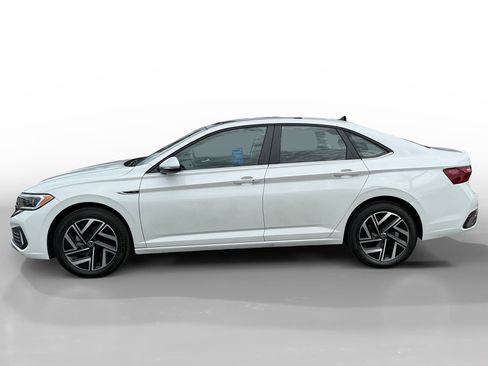 Used 2023 Volkswagen Jetta SEL FWD image 2