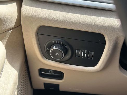 Used 2023 Jeep Grand Cherokee Limited AWD/4WD image 30