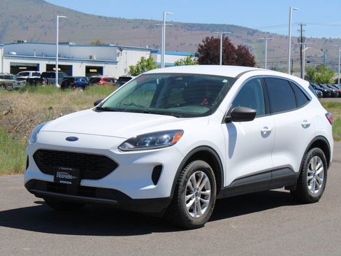 Used 2022 Ford Escape SE w/ Cold Weather Package AWD/4WD image 8