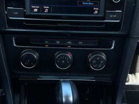 Used 2018 Volkswagen Golf SE FWD image 22