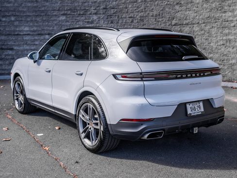 Used 2024 Porsche Cayenne image 9