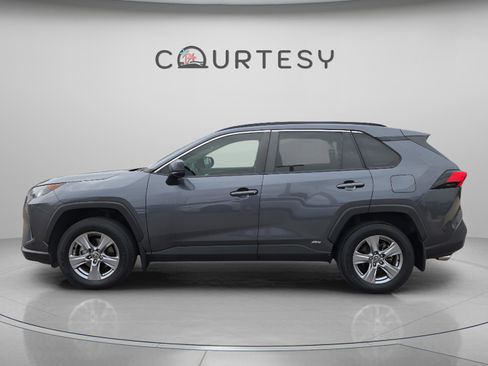 Certified 2022 Toyota RAV4 LE image 2