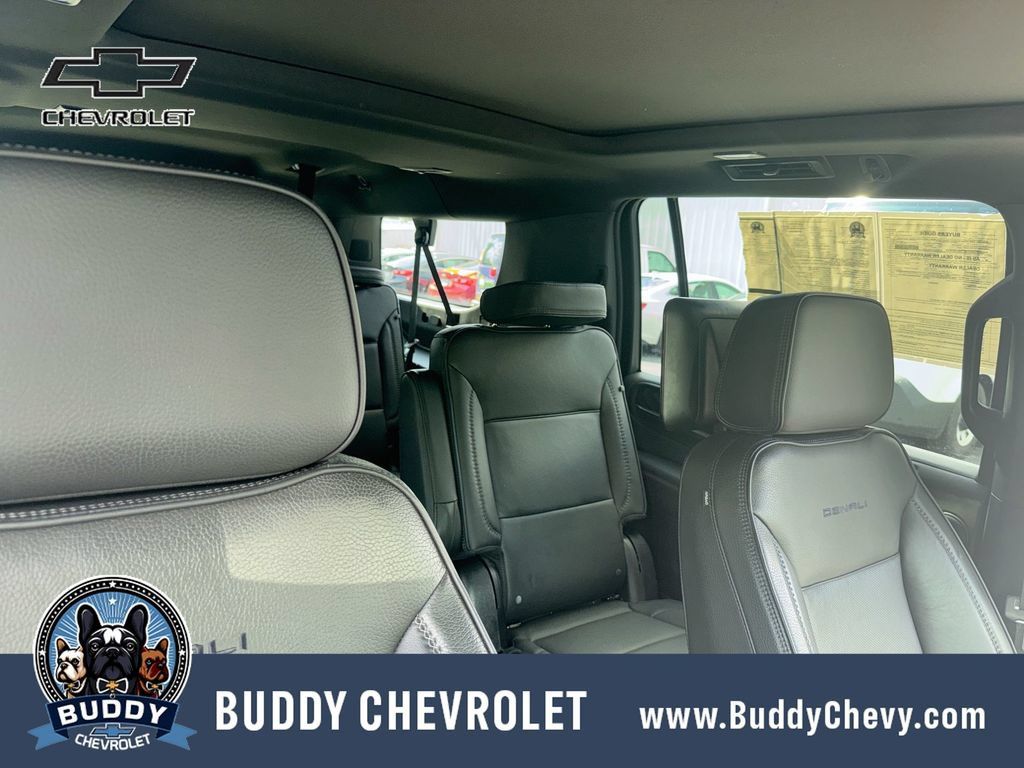 Used 2023 GMC Yukon XL Denali AWD/4WD image 34