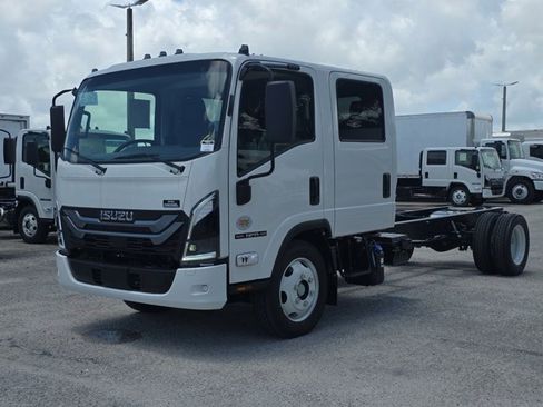 New 2027 Isuzu NPR RWD image 3