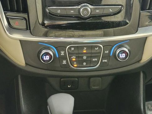 Used 2023 Chevrolet Traverse LS image 23