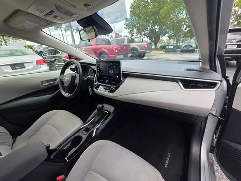 Used 2020 Toyota Corolla LE FWD image 14