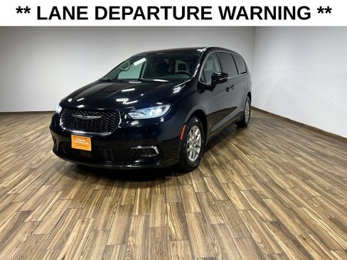 Certified 2024 Chrysler Pacifica Touring-L FWD image 15