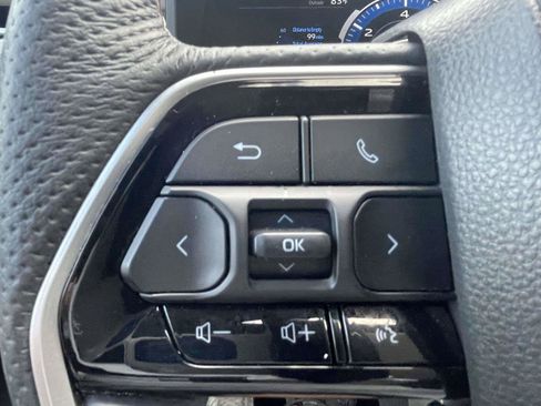 Used 2025 Toyota Sequoia Capstone AWD/4WD image 20
