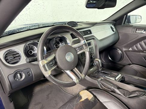 Used 2013 Ford Mustang Premium RWD image 4