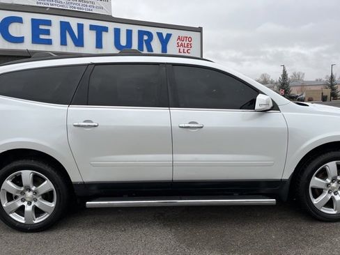Used 2017 Chevrolet Traverse LT w/ Style and Technology Package image 13