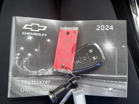 Used 2024 Chevrolet TrailBlazer LT w/ Convenience Package FWD image 38