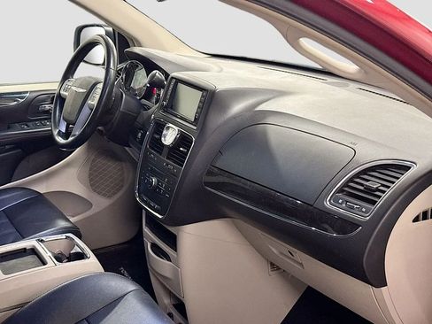 Used 2015 Chrysler Town & Country Touring w/ Driver Convenience Group FWD image 29