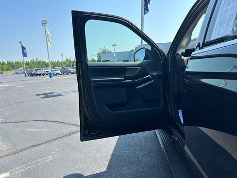 Used 2025 Ford Expedition Platinum AWD/4WD image 41