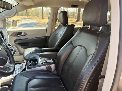 Used 2018 Chrysler Pacifica Touring-L Plus w/ Advanced Safetytec Group image 15