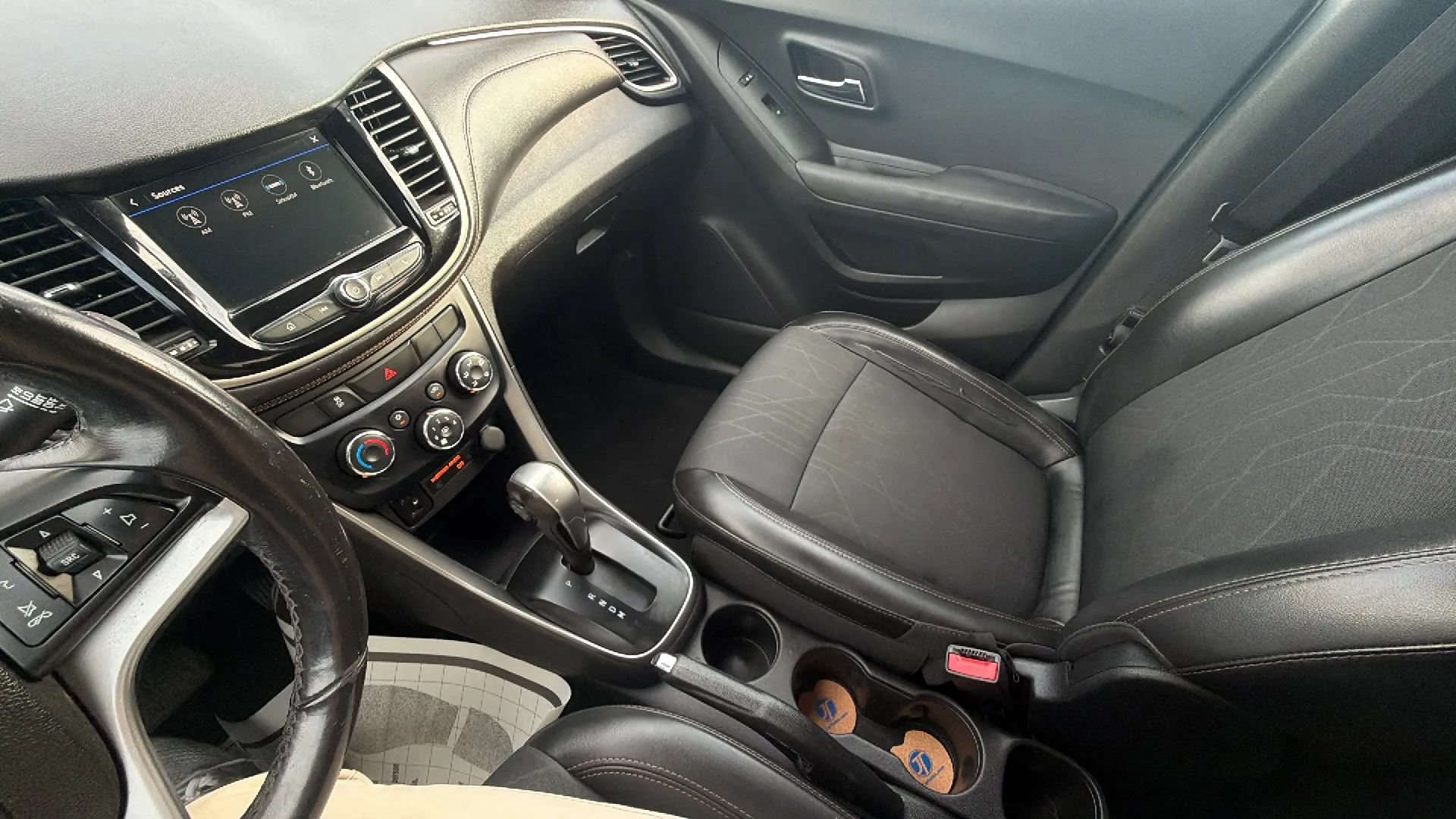 Used 2019 Chevrolet Trax LT w/ LT Convenience Package FWD image 19