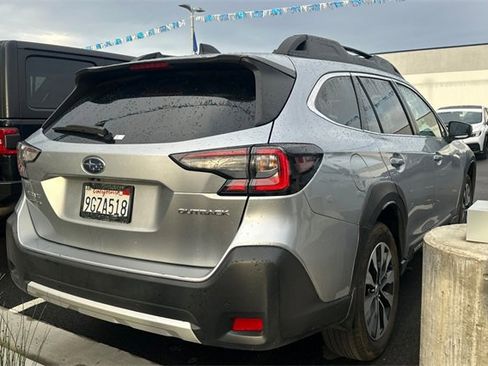 Used 2023 Subaru Outback Limited image 3