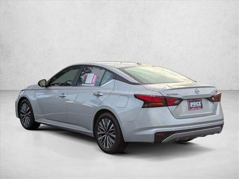 Used 2024 Nissan Altima 2.5 SV image 8
