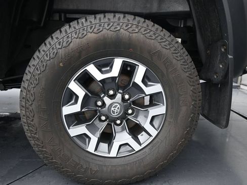 Used 2023 Toyota Tacoma TRD Off-Road AWD/4WD image 15