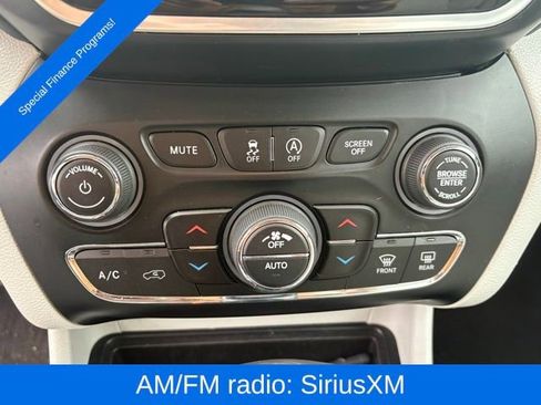 Used 2019 Jeep Cherokee Limited image 20