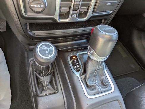 Used 2023 Jeep Gladiator Overland w/ Popular Equipment Package AWD/4WD image 19