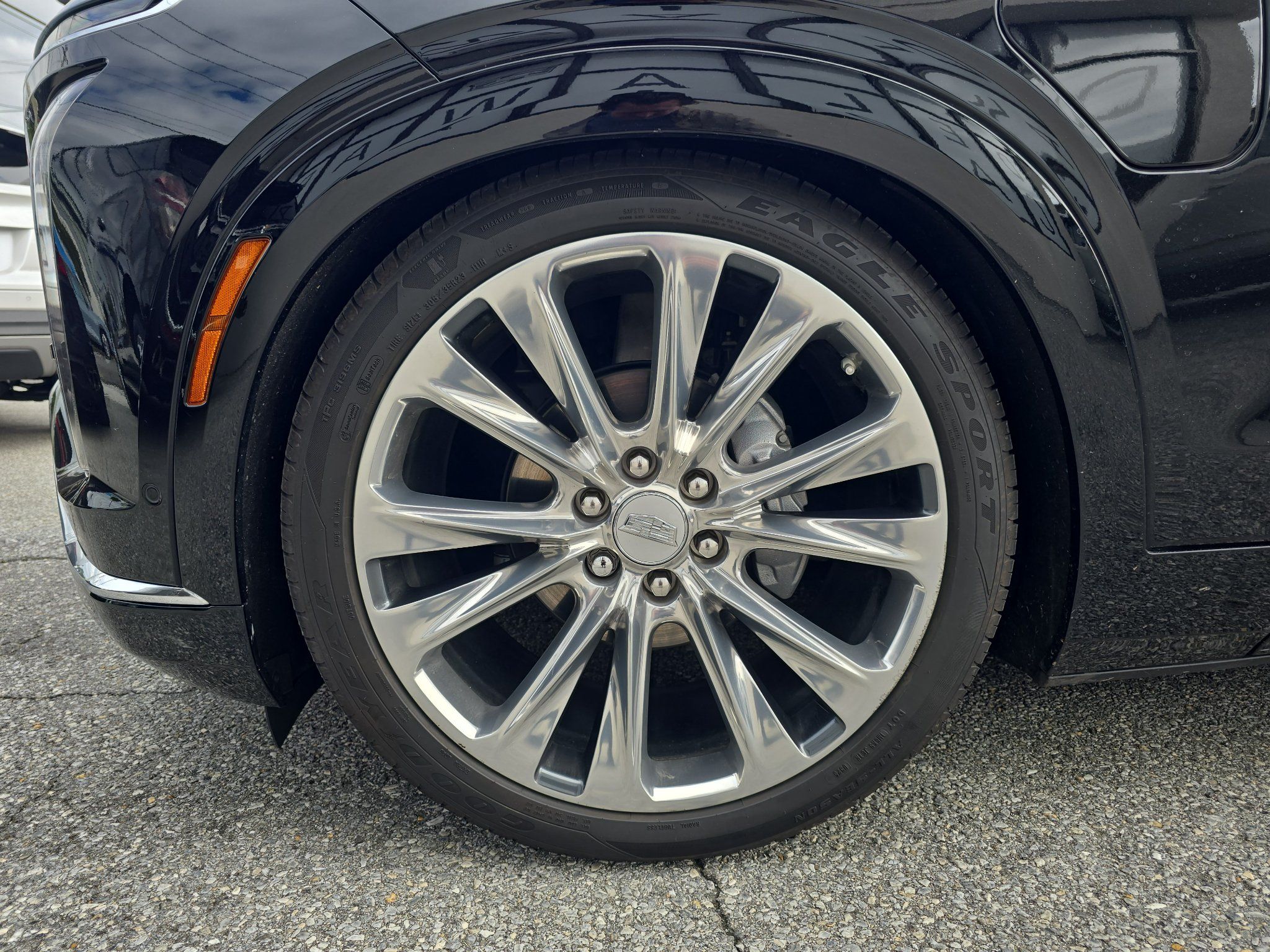 Used 2026 Cadillac Vistiq Premium Luxury AWD/4WD image 8
